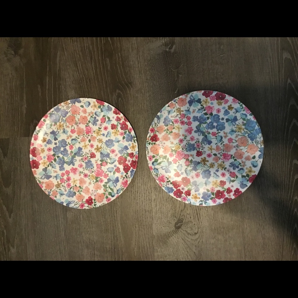 Large Plastic floral plates, set of 2